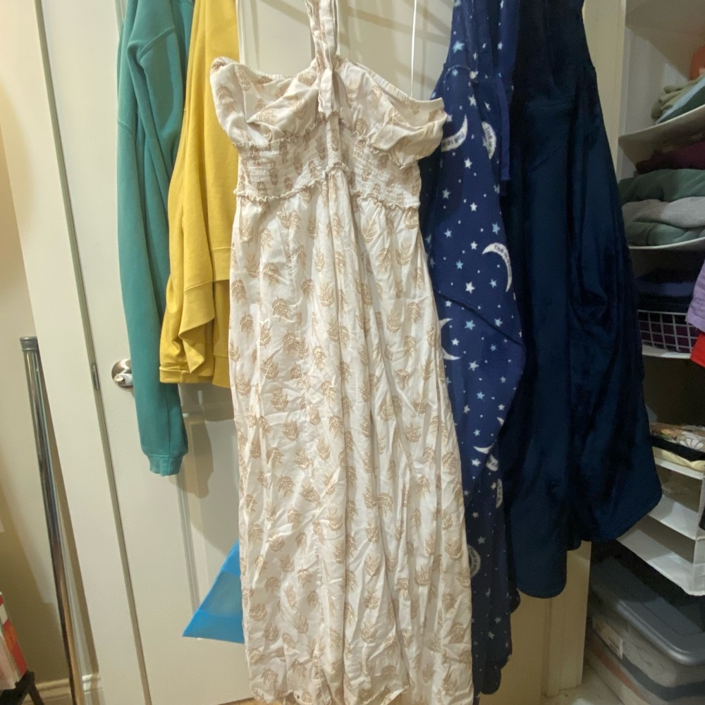 FLATTERING Halter Tie Dress